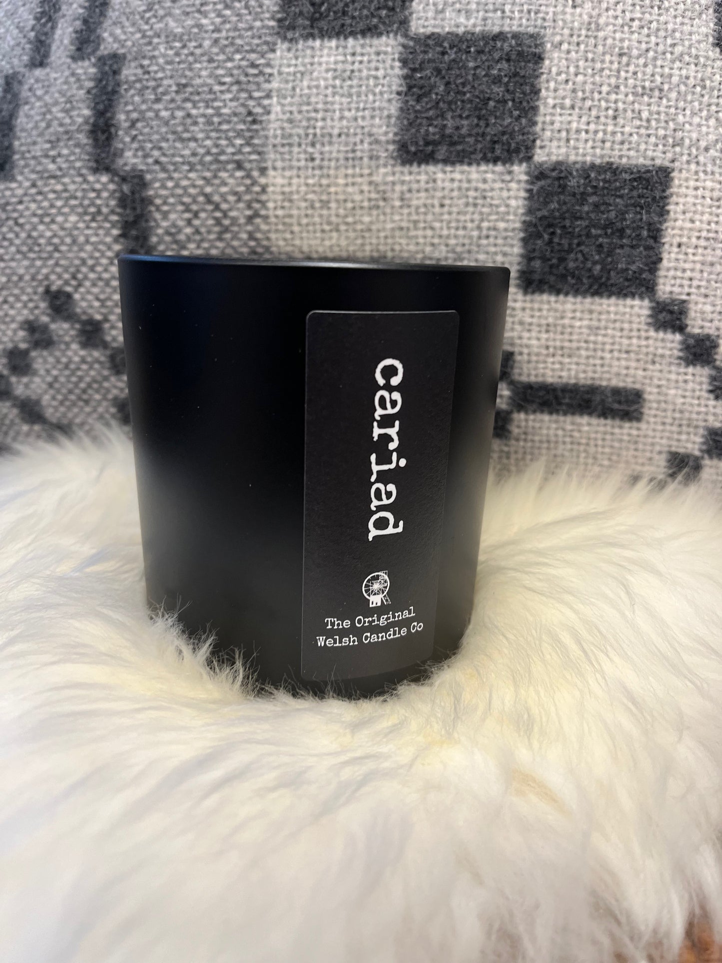Cariad scented soy candle in luxury black jar - the perfect Welsh gift