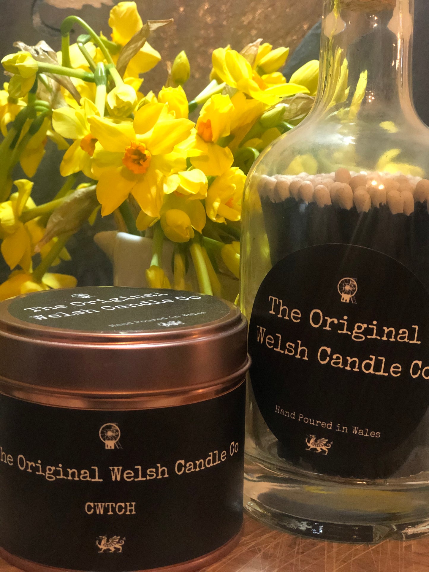 Cwtch Welsh Soy Candle – Rose & Oud Copper Tin