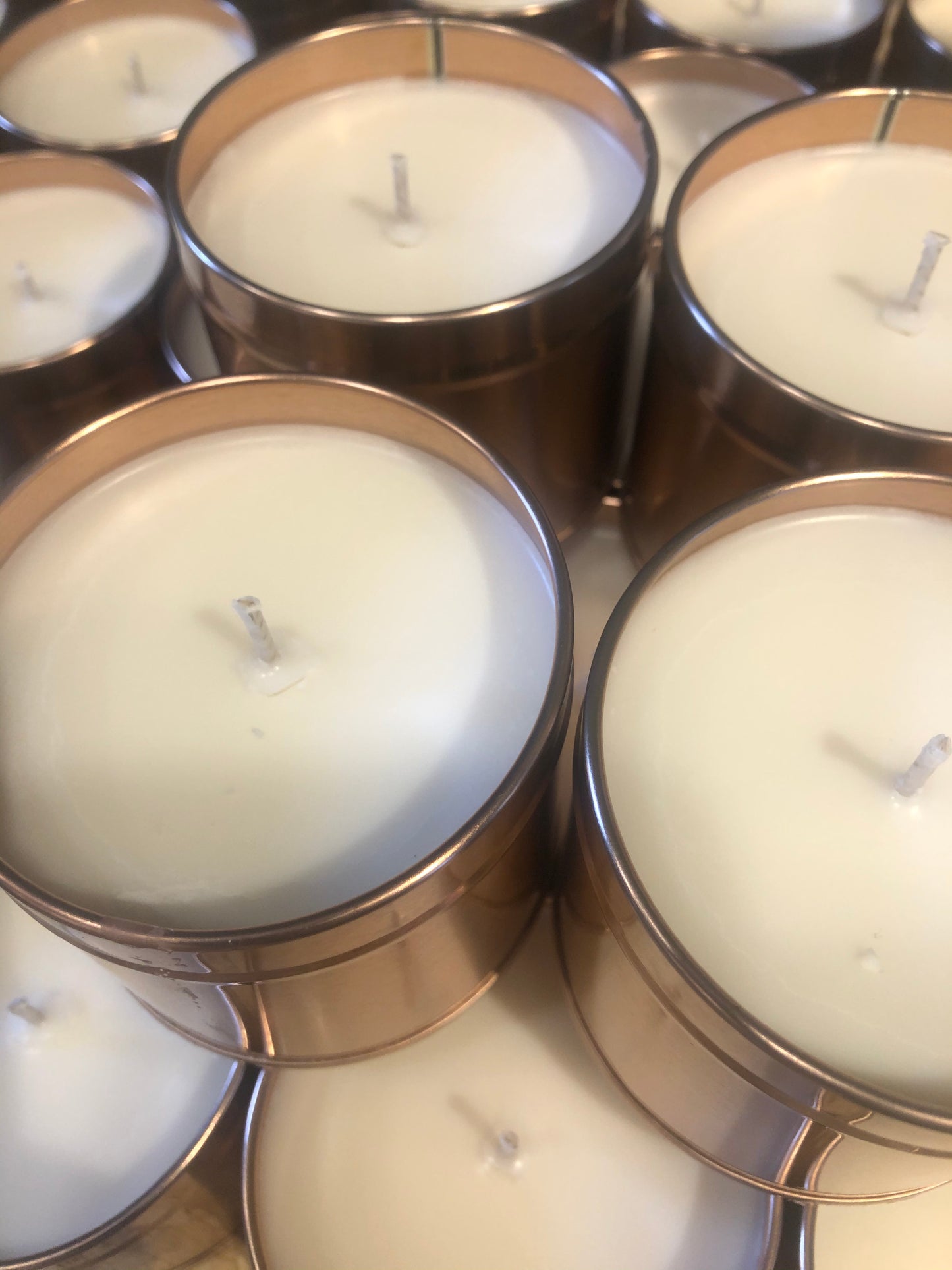 Cariad Welsh Soy Candle – Black pomegranate Copper Tin