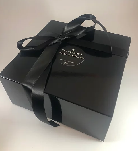 Cwtch Luxury Welsh Candle Gift Set - Rose & Oud